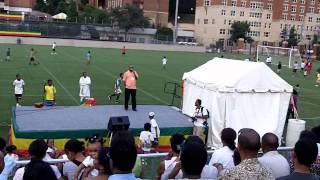 Abebe Belew cracks jokes at Festival [upl. by Nelan888]