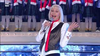 Raffaella Carrà quotChi lha dettoquot  Un Natale dOro Zecchino 14122018 [upl. by Ardnuaed]