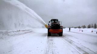 Øveraasen UTV 600 kaster snø 35 meter [upl. by Atalee]