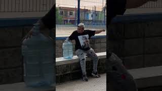 El botellón gigante  divertido 😂🤣 funny humor comedy bromasdivertidas news funnyvideo fyp [upl. by Perrin534]