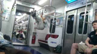 지하철 태권도 할아버지 Taekwondo Gramps on Subway [upl. by Yelyk]