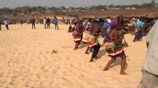 Sur plage du fleuve Zambezi en zambie [upl. by Singband113]