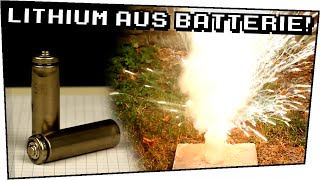 EXPERIMENT  LITHIUM aus einer BATTERIE  gefährliche Experimente  Techtastisch 70 [upl. by Nahsar]