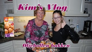 061  Oliebollen bakken [upl. by Eniamzaj567]