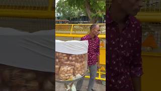 Manoj bhai ko mila challenge 🤯 eat 10 golgappe in one minute 🤔 streetfood food indianstreetfood [upl. by Arbma]