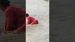 আহা এটা কি হলোsea beach swimming videoshortsfeed shorts viralshorts [upl. by Orth719]