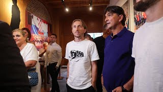 Dalić otvorio restoran došli Modrić i Kovačić quotOvo je prikaz povijesti naše reprezentacijequot [upl. by Sivehc]