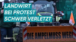 BauernProteste Autofahrer durchbricht Blockade und erfasst Landwirt [upl. by Marleah]