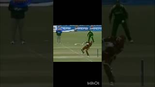 Brutal Bowling Of Shoaib Akhter to Brain LaraShoaib Akhter vs Brain Lara [upl. by Ekusoyr839]