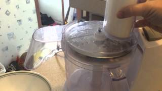 How to slice using the Black amp Decker Quick N Easy Food Processor [upl. by Namien]