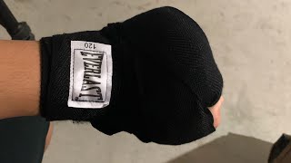 How to wrap your hands for boxing 🥊  Everlast 120 [upl. by Boutis]