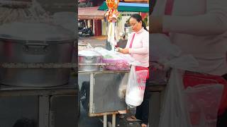 Sell noodles 🍜 Street food streetfood cambodianstreetfoodtour phnompenhfood noodles [upl. by Pontius772]