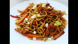 Noodles cu pui si legume  Taitei chinezesti cu pui si legume  Little Christiana [upl. by Alyakcm212]