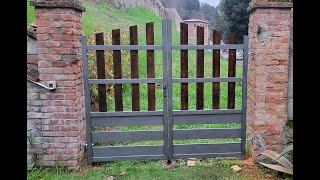 Cancello in legno da giardino semplice  Simple garden wooden gate [upl. by Ehsiom428]