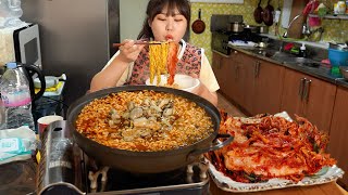 야밤에 시댁에서 굴 듬뿍넣은 진짬뽕과 김장김치 먹방😋야식으로 라면이 최고지 Instant Noodles amp Kimchi MUKBANG [upl. by Bohs]