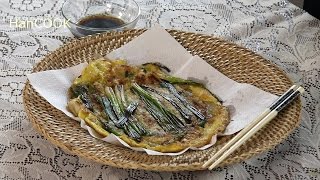 HanCOOK How to make korean style Green onion pancake Haemul Pajeon Recipe [upl. by Gundry]