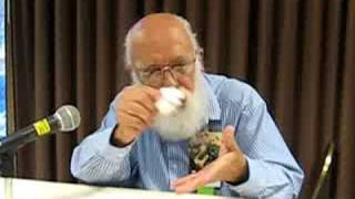 Magician James Randi shows us a trick [upl. by Hort916]