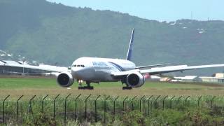 Arrivée du vol Air Austral 977 à St Denis de la Réunion [upl. by Ulberto]