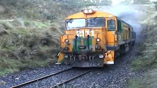 ATN Tasrail train 36 211121172110 emerging from the Rhyndaston tunnel19102002 [upl. by Oibirot]