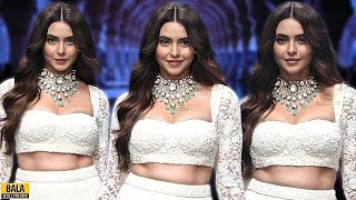 Aamna Sharif SIZZLING H0T Ramp Walk In White at Bombay Times Fashion Week 2024 [upl. by Kcirneh414]