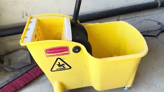 HONEST Review of The Rubbermaid Mop Bucket With Wringer Review [upl. by Nuli]