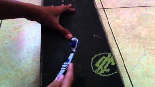 Tutoriel Skate  Nettoyer son grip  Nettoyer son skate [upl. by Yancy571]