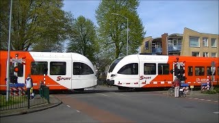 Spoorwegovergang Aalten  Dutch railroad crossing [upl. by Kathi842]