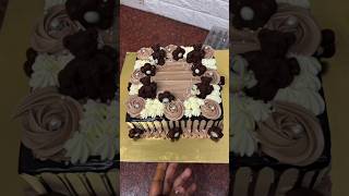 Square shape chocolate cake 😋makingbeautifulcake cakedecorating shorts shortsfeed youtube [upl. by Tartan505]