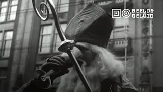 Intocht van Sinterklaas in Amsterdam 1952 [upl. by Annawat]