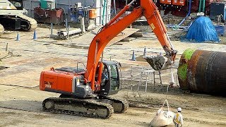 910UP 現場で石灰のフレコンをユンボで吊って運ぶ 日立建機 ZAXIS 135･ZAXIS 200 福島区海老江 [upl. by Marolda102]