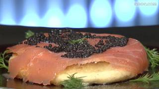 Pain perdu au saumon fumé caviar de hareng et crème à laneth par Julien Ducoté [upl. by Dib]