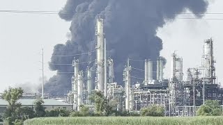 Fire at Marathon refinery in Garyville 5 [upl. by Johnath]