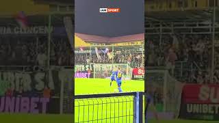 🇱🇻 Suporterii Rapidului au invadat stadionul din Clinceni [upl. by Hsu908]