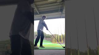 叩き付けるとフェード気味の弾道になります。 グローレ 95 48インチ R golf golfswing ゴルフ ゴルフスイング [upl. by Janerich352]