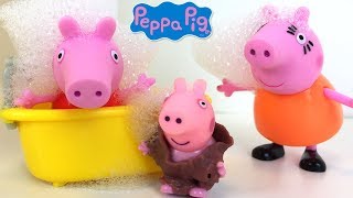 FRATELE PURCELUSEI PEPPA PIG  GEORGE  UMPLE VANA SI CASA FAMILIEI CU SPUMA SI INOATA PRIN BAIE [upl. by Arch358]