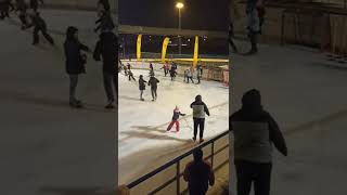 Polen  Winterferien in Niederschlesien  Ferienprogramm auf der Eisbahn in Lubin [upl. by Acirretahs]