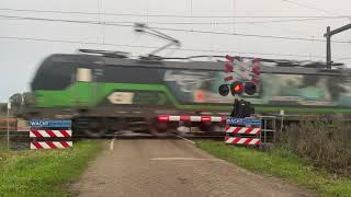 Spoorwegovergang Zenderen  Dutch railroad crossing [upl. by Yokum366]