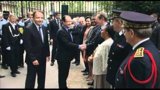 Arrivée de François Hollande au Sénat [upl. by Vaughan]