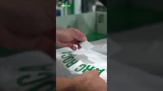 ¡Que me la quitan de las manos 👕🔥🤩  MARC ROCA serigrafía su propia camiseta  Real BETIS [upl. by Yecal]