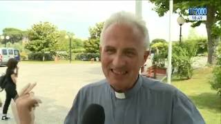 Don Doriano Carraro e i migranti ospitati nella sua parrocchia incontrano Papa Francesco [upl. by Zamora]