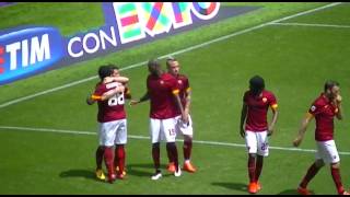 RomaGenoa lesultanza di Doumbia dopo il gol dell10 [upl. by Anirazc659]