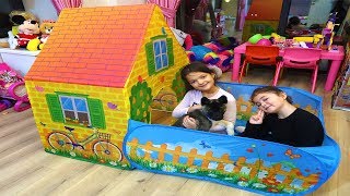 Öykü Masal ve Köpeği Evin İçine Bahçeli Oyun EVİ Kurdu Kids Pretende Play House with Garden [upl. by Alli]