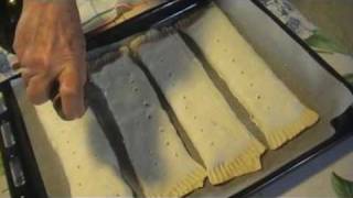 Strudel di scarole al forno con olive capperi acciughe pinoli e uvetta [upl. by Tol]