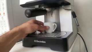 Cafeteira Eletrolux Chef Crema Silver  EM400 [upl. by Rachele]