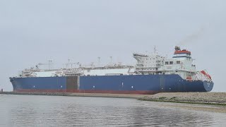 Schwimmendes LNGTerminal quotNeptunequot hat Lubmin verlassen [upl. by Wadesworth]