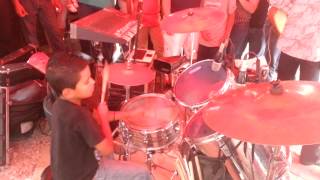 GERMAN CHAVARRIA NIÑO DE 8 AÑOS TOCANDO BATERIA [upl. by Etteragram709]