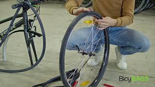 Vélo  comment changer une chambre à air  🚲💨 [upl. by Hubert]