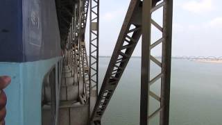 12663 HowrahTiruchchirapalli Jn super fast express cruising through Godavari river bridge [upl. by Uhile]