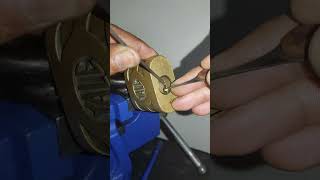 cerrajero cerrajeria ganzuadodeportivo candado locksmith lockpicking lock [upl. by Jasmin]