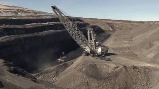 The Largest Walking Dragline Excavator in The World Marion 8050 Dragline [upl. by Arde595]